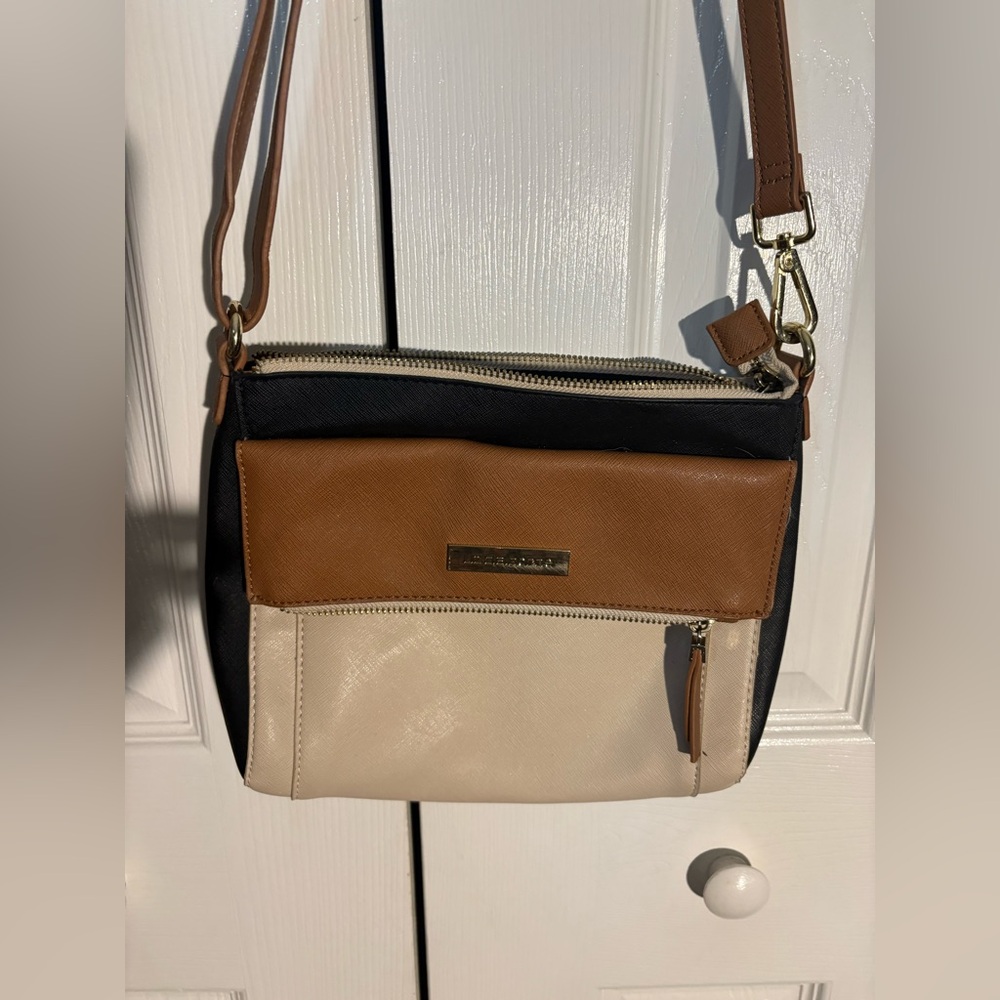 Liz Claiborne cross body purse.